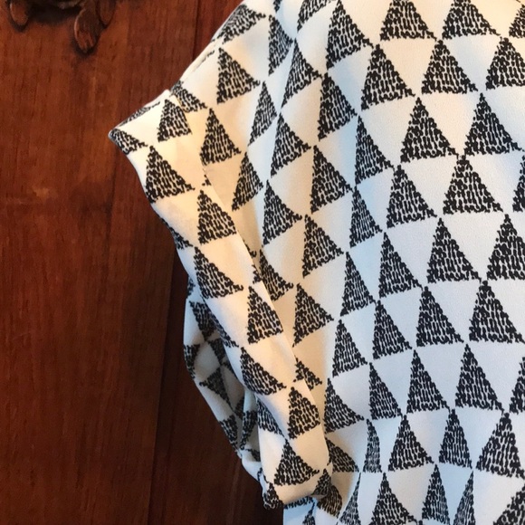 Nordstrom Pleione Geometric Triangle graphic top - Picture 4 of 5